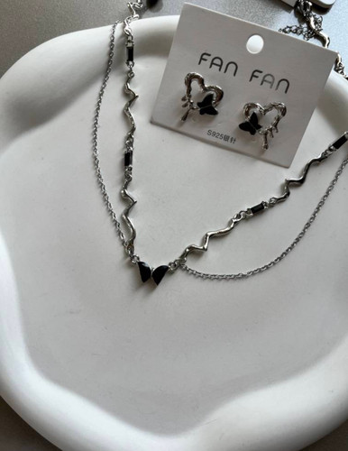 گردنبند و گوشواره پروانه مشکی